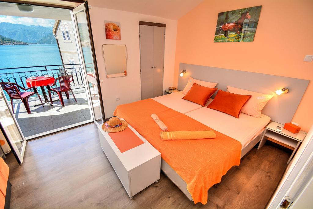 Apartment The Sea Coast Kotor Bagian luar foto